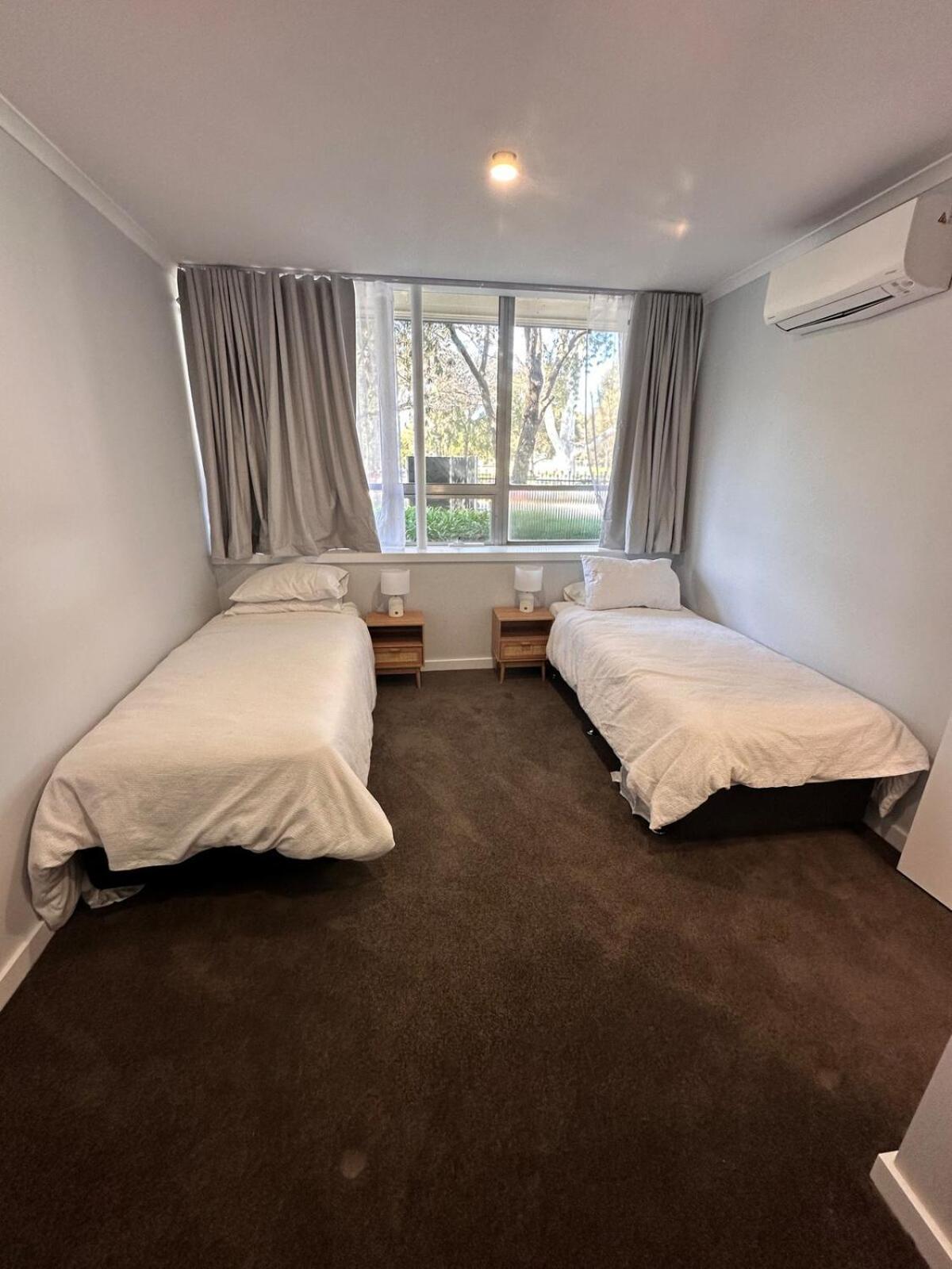 3 Bedroom City Apt, Big Yard & Park Views - Sleeps 7 Adelaide Exterior photo