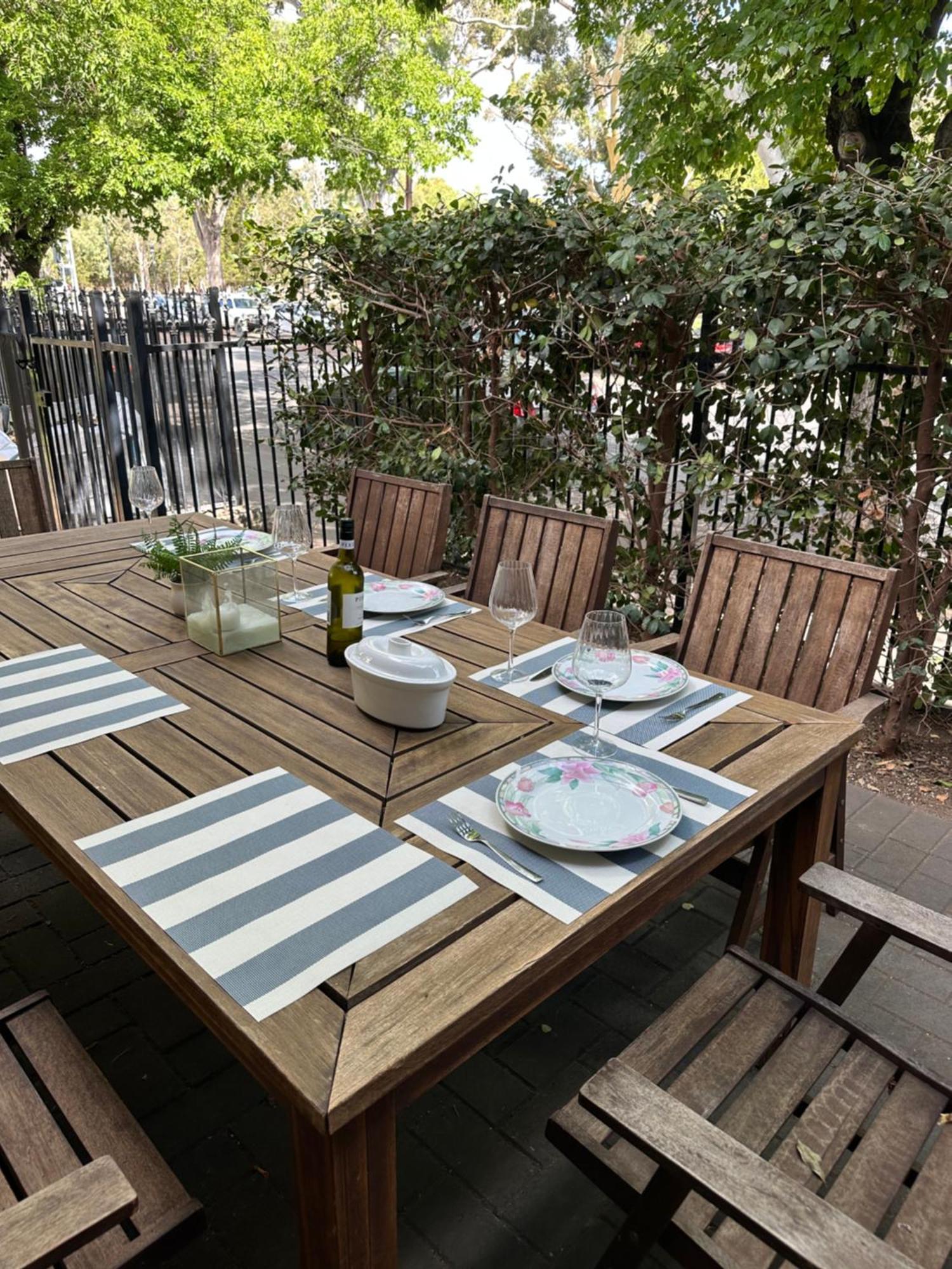 3 Bedroom City Apt, Big Yard & Park Views - Sleeps 7 Adelaide Exterior photo